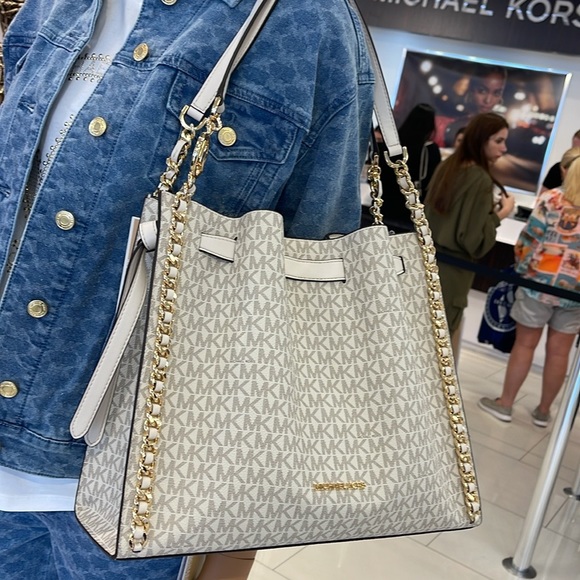 Michael Kors Mina Large Logo Shoulder Tote Bag Light Cream NWT - Picture 4 of 16